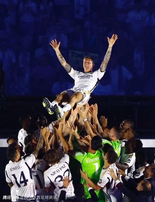 传承!克罗斯:会把8号给巴尔韦德 很荣幸由他接下